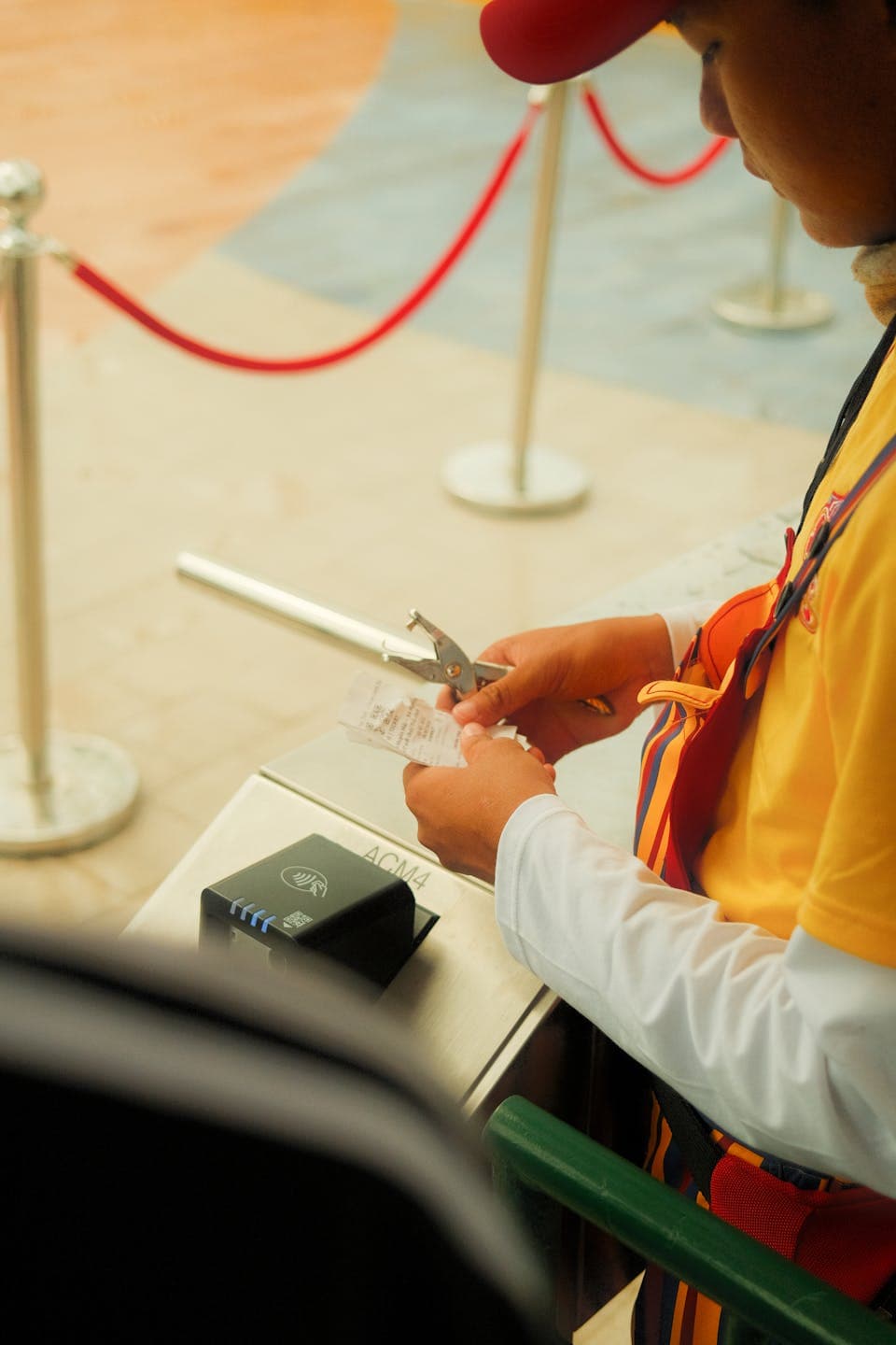 Equipa de eventos a verificar escalas antes da abertura